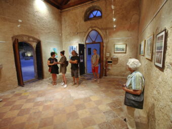 Otvorena likovna izložba “Brodovi su isti ka i judi”